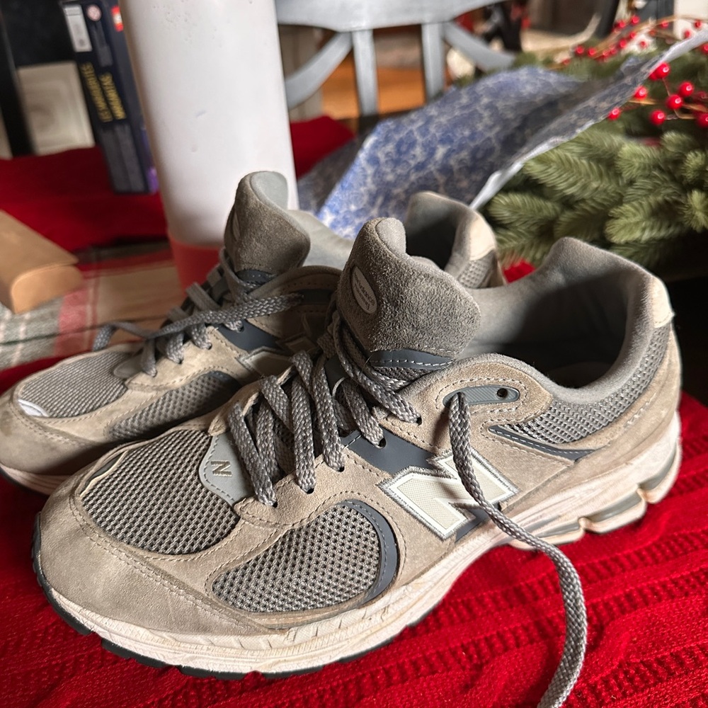 New Balance Men's 2002R
